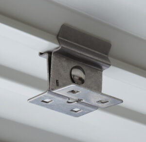 Con Solarpan Plus deck REI è possibile installare impianti a soffitto senza forare la superficie del pannello, grazie al suo particolare design del profilo.